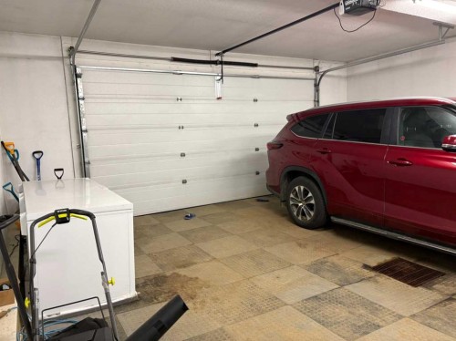 45 Springwood Drive Ne, Slave Lake, AB - Indoor Photo Showing Garage