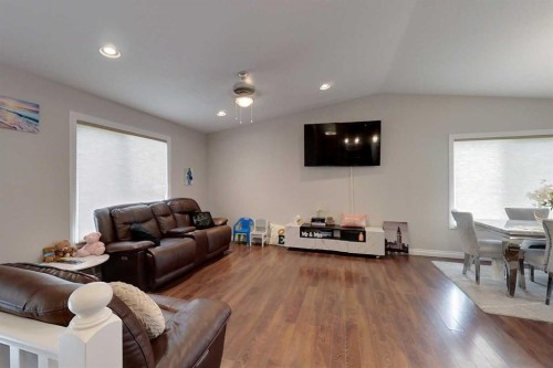 45 Springwood Drive Ne, Slave Lake, AB - Indoor Photo Showing Living Room