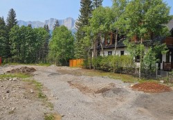913 15 Street Canmore, AB T1W 1X2