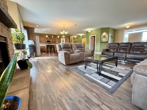 115017 Twp Rd 600A, Rural Woodlands County, AB - Indoor Photo Showing Living Room