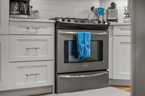 205-600 Spring Creek Drive, Canmore, AB - Indoor Photo Showing Kitchen