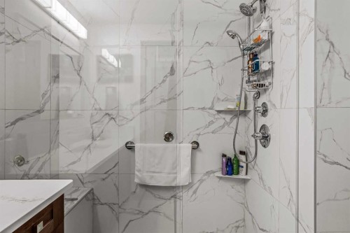 205-600 Spring Creek Drive, Canmore, AB - Indoor Photo Showing Bathroom