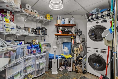 205-600 Spring Creek Drive, Canmore, AB - Indoor Photo Showing Laundry Room