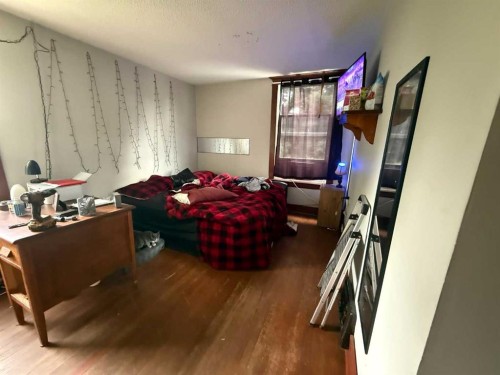 5105 Valley Street, Robb, AB - Indoor Photo Showing Bedroom
