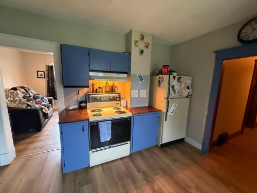 5105 Valley Street, Robb, AB - Indoor Photo Showing Kitchen