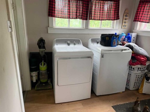 5105 Valley Street, Robb, AB - Indoor Photo Showing Laundry Room