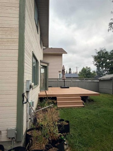 319 Sunvale Drive Se, Calgary, AB - Outdoor With Exterior