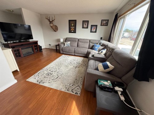 59 A&B Centennial Crescent, Swan Hills, AB - Indoor Photo Showing Living Room