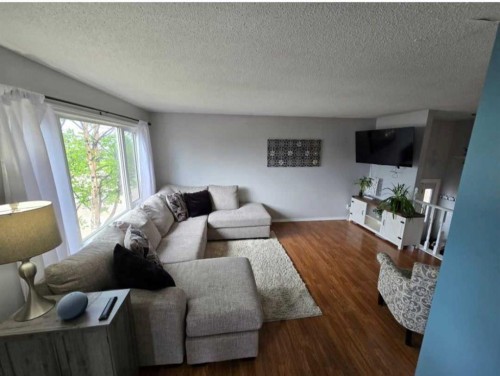 59 A&B Centennial Crescent, Swan Hills, AB - Indoor Photo Showing Living Room