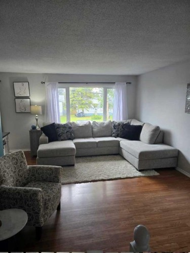 59 A&B Centennial Crescent, Swan Hills, AB - Indoor Photo Showing Living Room