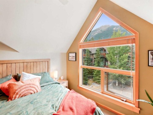 11-137 Wapiti Close, Canmore, AB - Indoor Photo Showing Bedroom