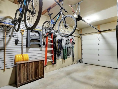 11-137 Wapiti Close, Canmore, AB - Indoor Photo Showing Garage