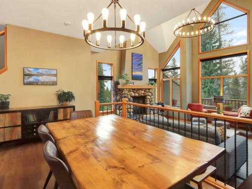11-137 Wapiti Close, Canmore, AB - Indoor Photo Showing Dining Room