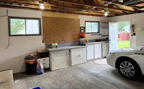 4303 8 Avenue, Edson, AB - Indoor