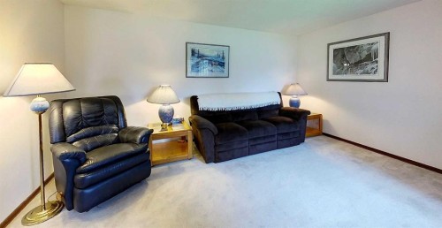 4303 8 Avenue, Edson, AB - Indoor Photo Showing Living Room