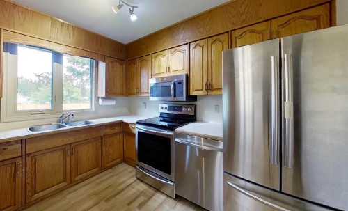 4303 8 Avenue, Edson, AB - Indoor Photo Showing Kitchen With Double Sink