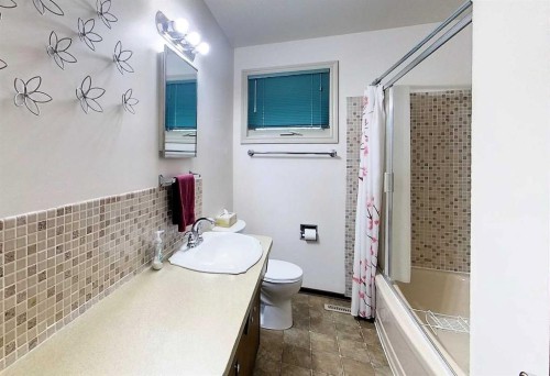 4303 8 Avenue, Edson, AB - Indoor Photo Showing Bathroom