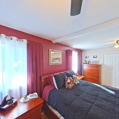 28 Centennial Crescent, Swan Hills, AB - Indoor Photo Showing Bedroom