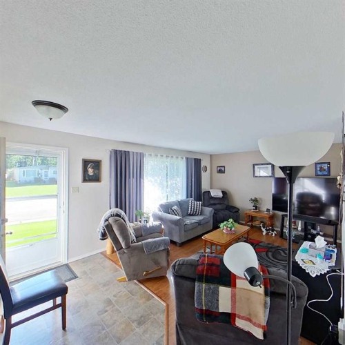28 Centennial Crescent, Swan Hills, AB - Indoor Photo Showing Living Room