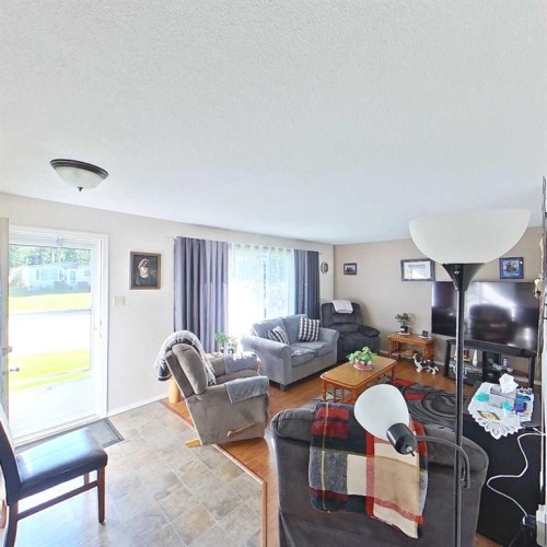 28 Centennial Crescent, Swan Hills, AB - Indoor Photo Showing Living Room