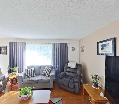 28 Centennial Crescent, Swan Hills, AB - Indoor Photo Showing Living Room