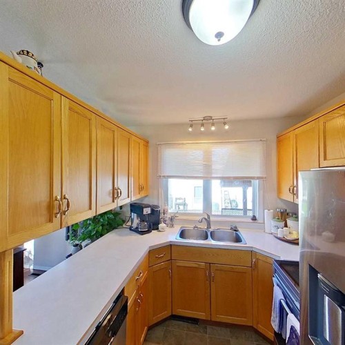 28 Centennial Crescent, Swan Hills, AB - Indoor Photo Showing Kitchen With Double Sink