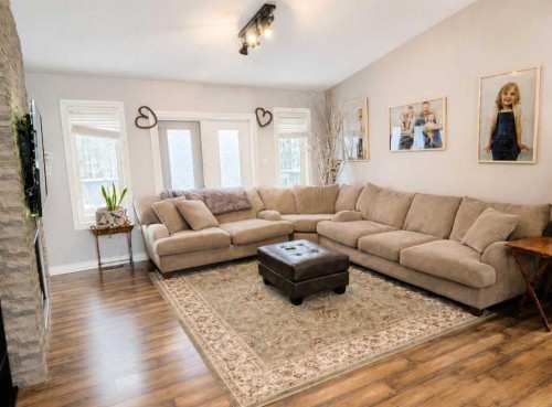 170 David Drive, Whispering Hills, AB - Indoor Photo Showing Living Room