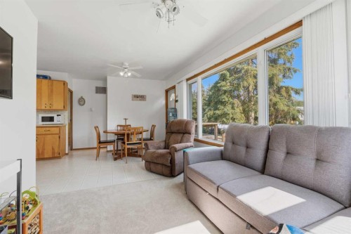 164 Crescent Drive, Thunder Lake, AB - Indoor Photo Showing Living Room
