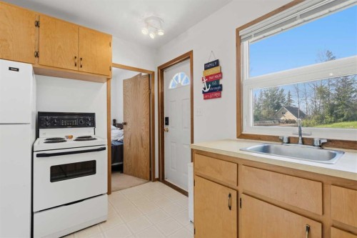 164 Crescent Drive, Thunder Lake, AB - Indoor Photo Showing Kitchen