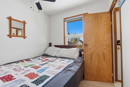 164 Crescent Drive, Thunder Lake, AB - Indoor Photo Showing Bedroom