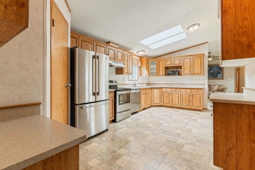 54 Aspen Drive West, Athabasca, AB - Indoor Photo Showing Kitchen