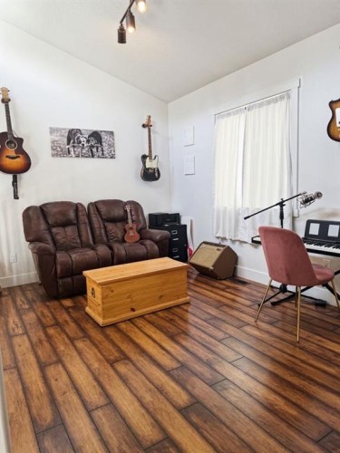 3-49329 Folding Avenue, Rural Yellowhead County, AB - Indoor Photo Showing Living Room