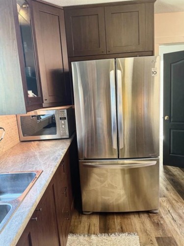 3-49329 Folding Avenue, Rural Yellowhead County, AB - Indoor Photo Showing Kitchen