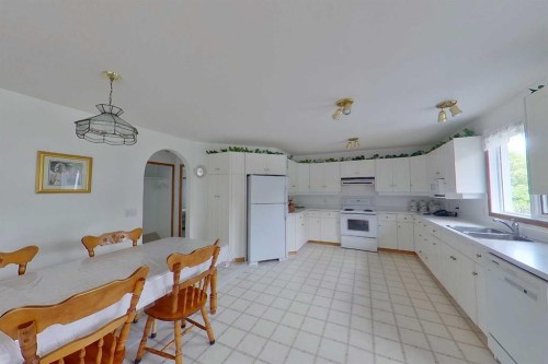 655019 44 Highway, Flatbush, AB - Indoor