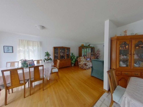 655019 44 Highway, Flatbush, AB - Indoor Photo Showing Dining Room