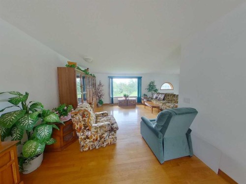 655019 44 Highway, Flatbush, AB - Indoor Photo Showing Living Room