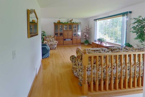 655019 44 Highway, Flatbush, AB - Indoor