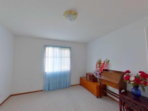 655019 44 Highway, Flatbush, AB - Indoor Photo Showing Other Room