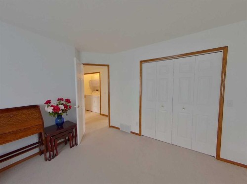 655019 44 Highway, Flatbush, AB - Indoor