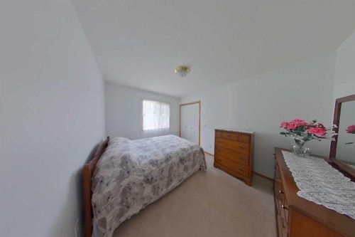 655019 44 Highway, Flatbush, AB - Indoor Photo Showing Bedroom