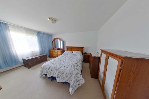 655019 44 Highway, Flatbush, AB - Indoor Photo Showing Bedroom