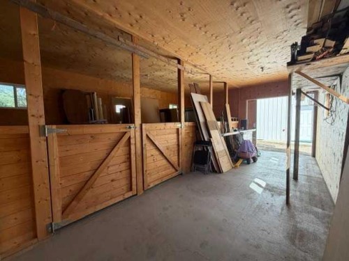 655019 44 Highway, Flatbush, AB - Indoor Photo Showing Other Room