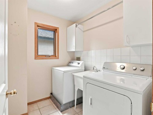 2 Terrace Place, Canmore, AB - Indoor Photo Showing Laundry Room