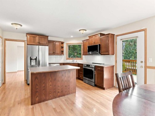 2 Terrace Place, Canmore, AB - Indoor Photo Showing Kitchen