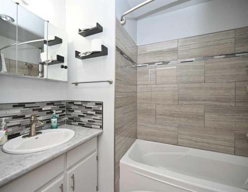 5005 41 Avenue, Athabasca, AB - Indoor Photo Showing Bathroom
