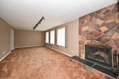 5005 41 Avenue, Athabasca, AB - Indoor With Fireplace