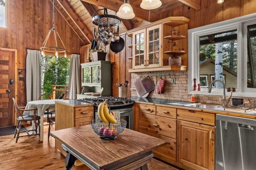 10 Heart Road, Lac Des Arcs, AB - Indoor