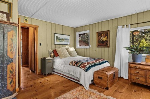 10 Heart Road, Lac Des Arcs, AB - Indoor Photo Showing Bedroom