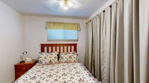 5536 Wagoner Crescent, Whitecourt, AB - Indoor Photo Showing Bedroom