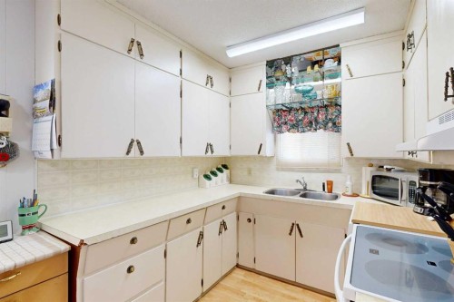 5536 Wagoner Crescent, Whitecourt, AB - Indoor Photo Showing Kitchen With Double Sink